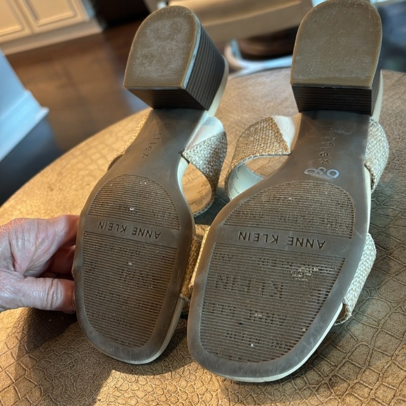 AK , Anne Klein i flex raffia heel sandals. 6.5 - Picture 2 of 5